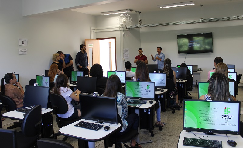 Acesso de alunos ao Ambiente Virtual de Aprendizagem do curso online de Pedagogia Bilíngue
